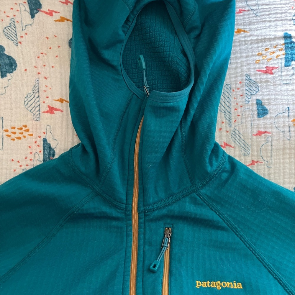 Patagonia R1 size small